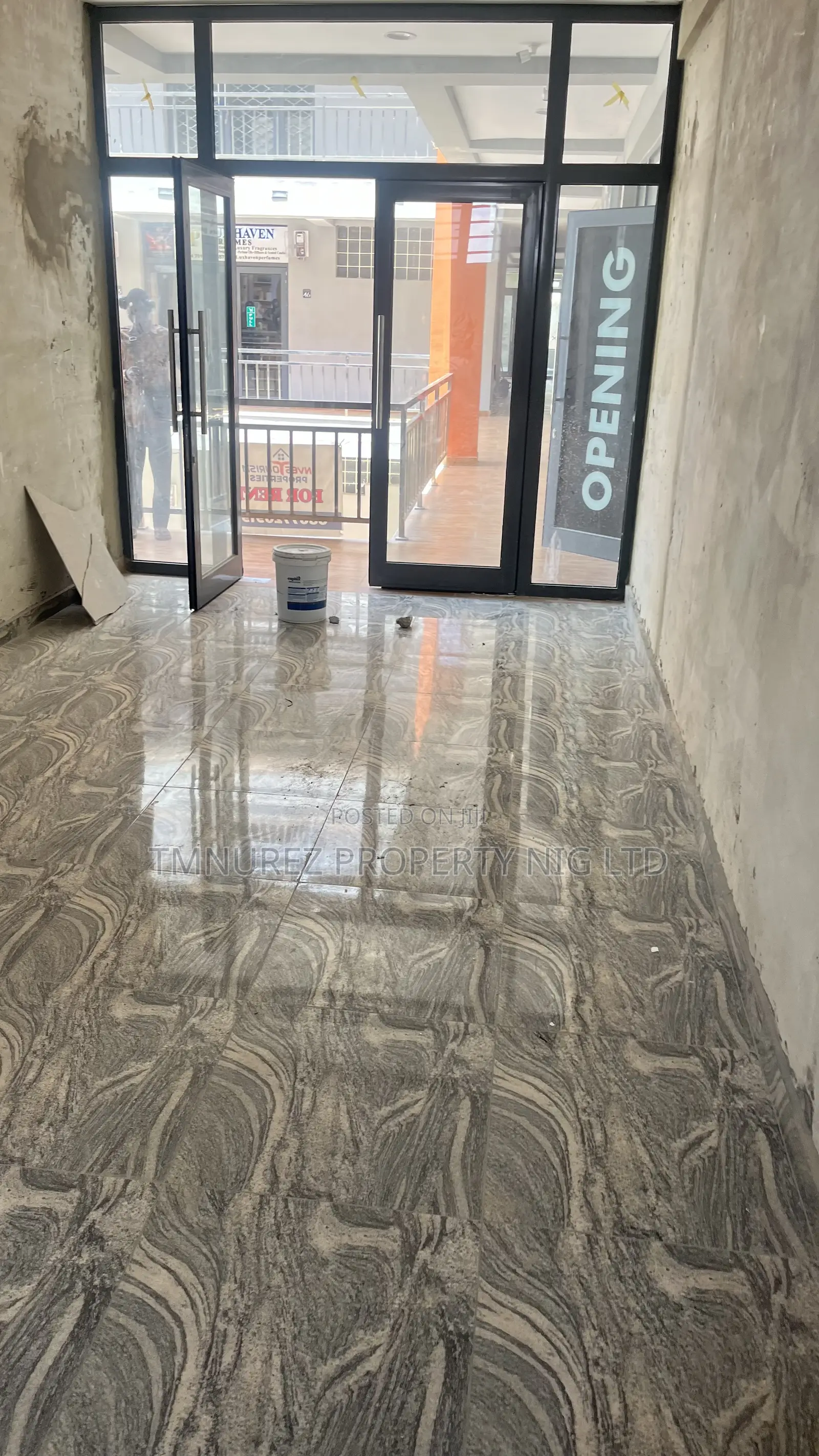 Shop Space to Let in Chevron