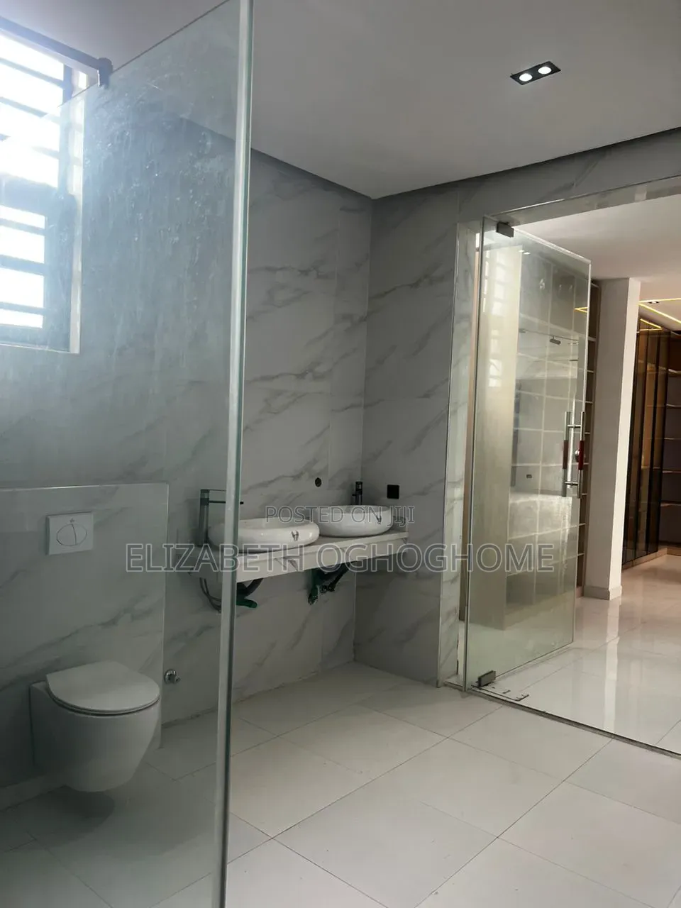 6bdrm Duplex in Chevron for sale in Chevron