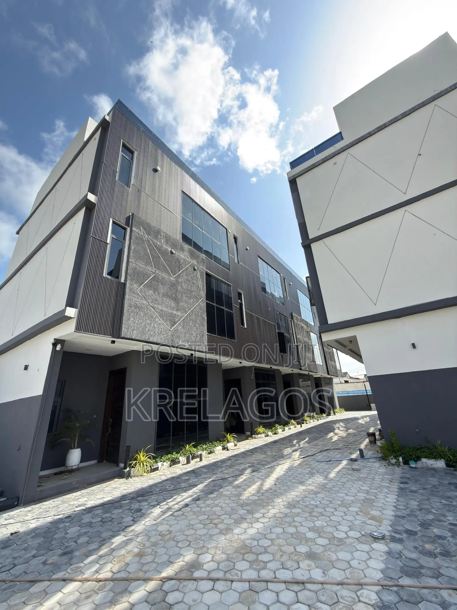 4bdrm Duplex in Ikate for sale in Ikate