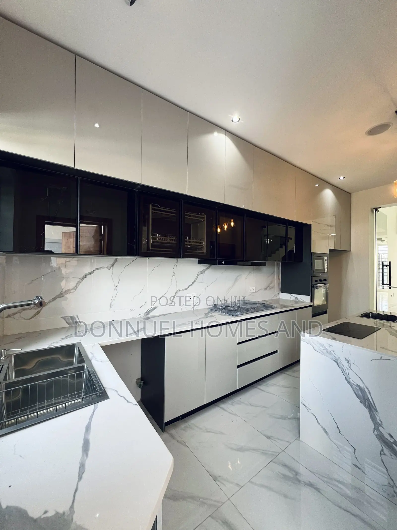 4bdrm Duplex in Lekki Expressway for sale in Lekki Expressway