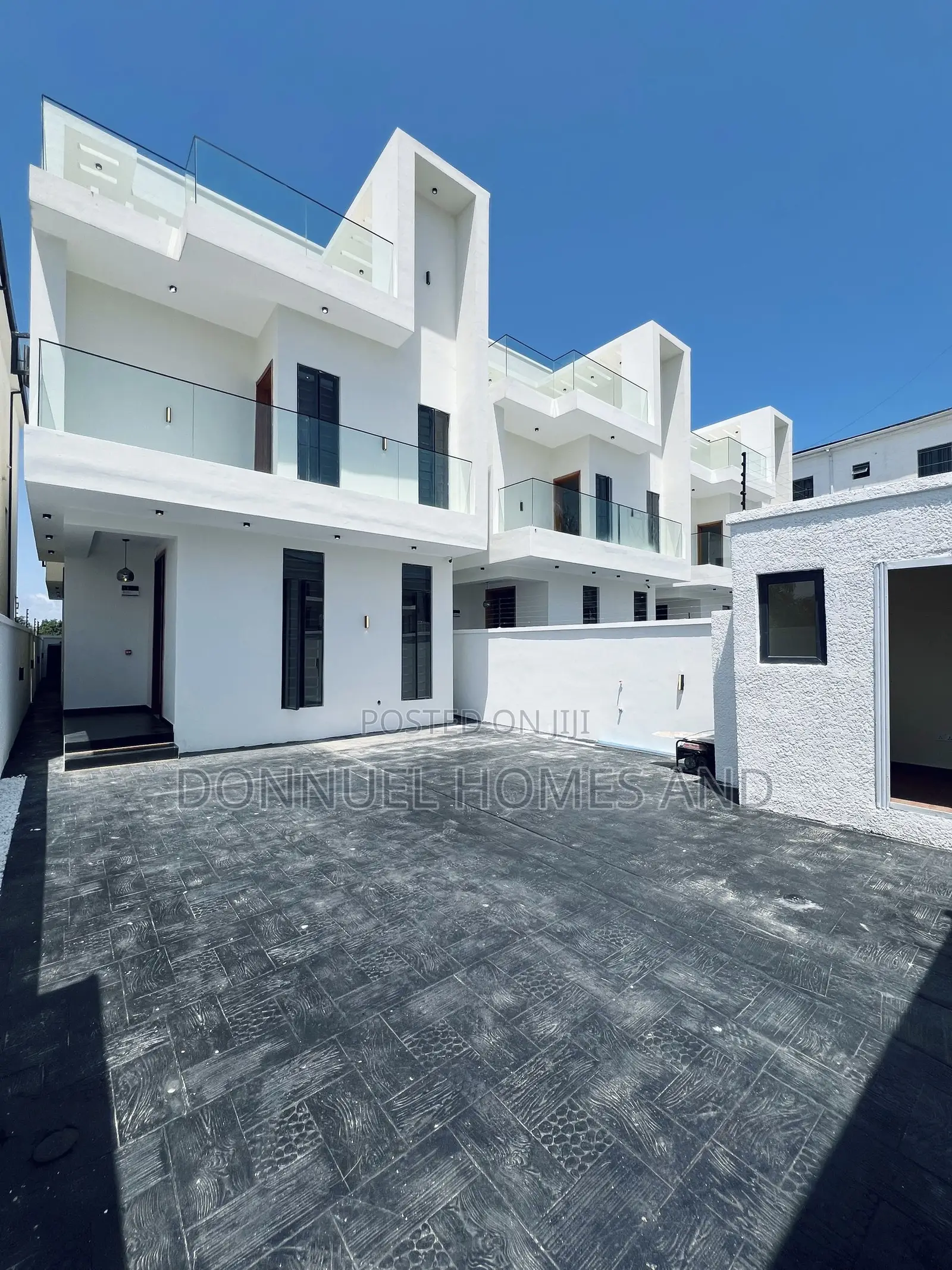 4bdrm Duplex in Lekki Expressway for sale in Lekki Expressway