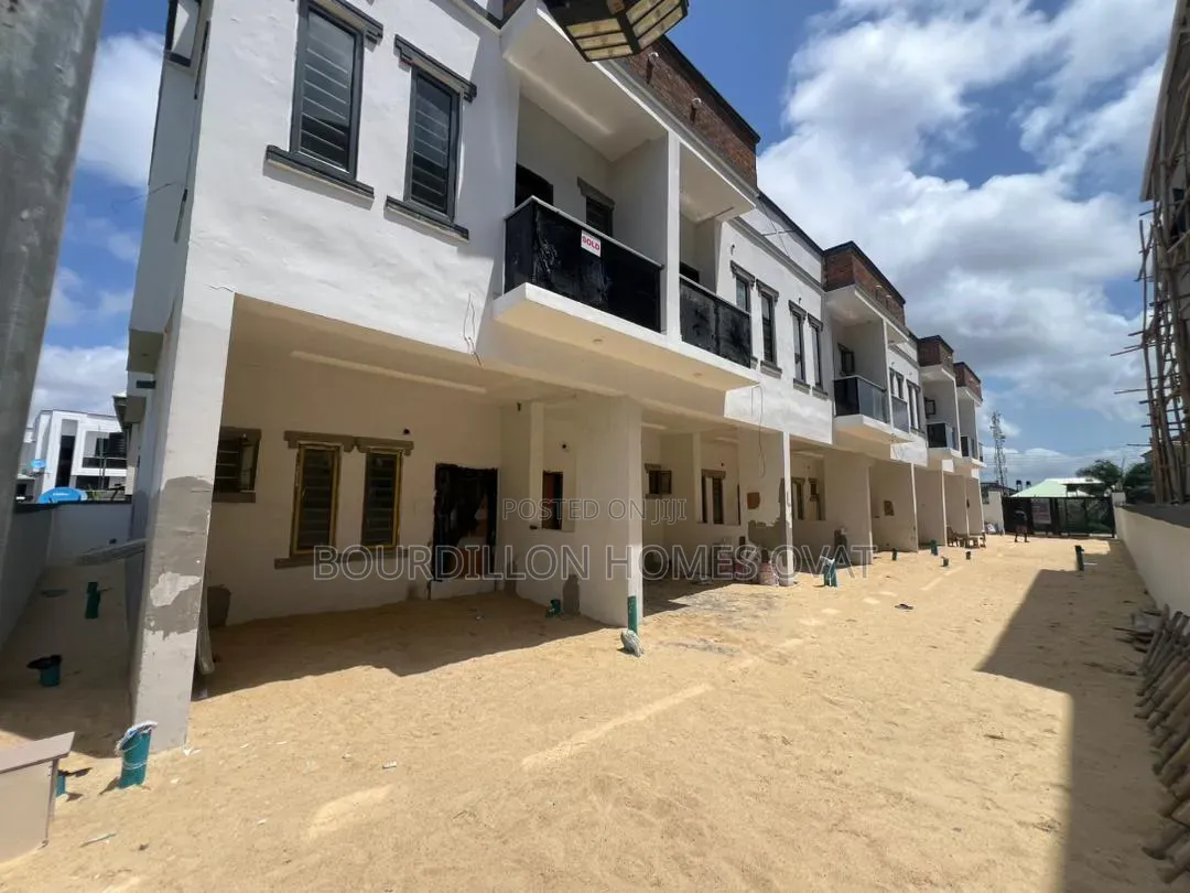 3bdrm Duplex in Ikota Villa Estate for sale in Ikota