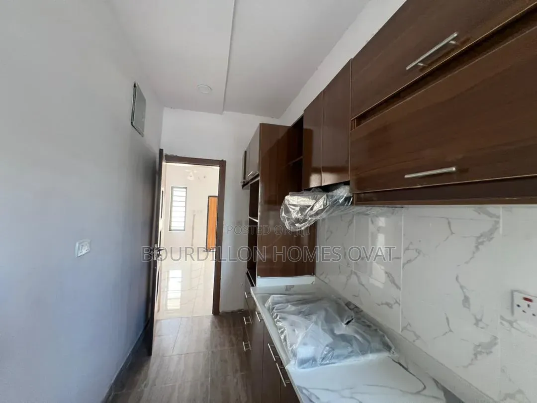 3bdrm Duplex in Ikota Villa Estate for sale in Ikota