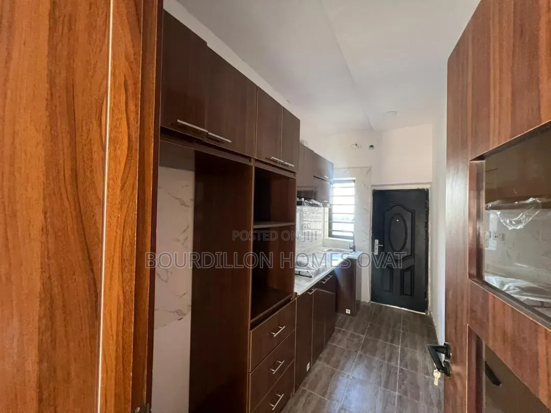 3bdrm Duplex in Ikota Villa Estate for sale in Ikota