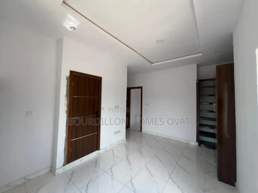 3bdrm Duplex in Ikota Villa Estate for sale in Ikota