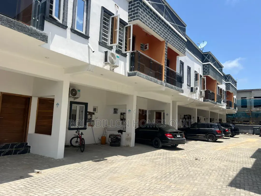 4bdrm Duplex in Ikota Villa Estate for rent in Ikota