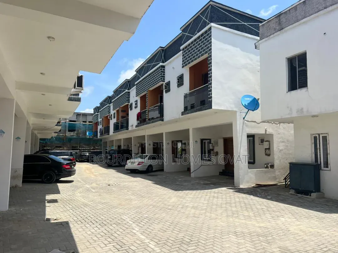 4bdrm Duplex in Ikota Villa Estate for rent in Ikota
