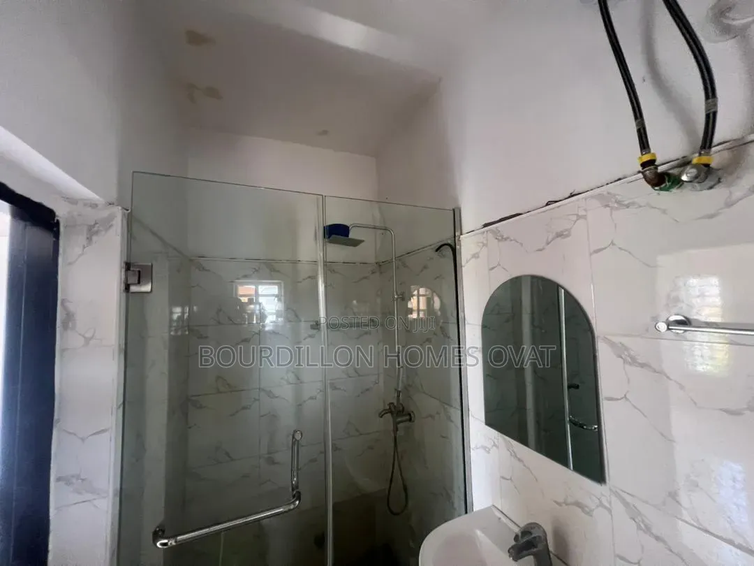 4bdrm Duplex in Ikota Villa Estate for rent in Ikota