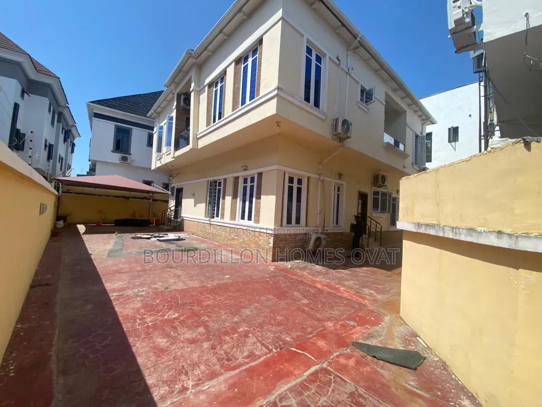 5bdrm Duplex in Ikota Villa Estate for rent in Ikota