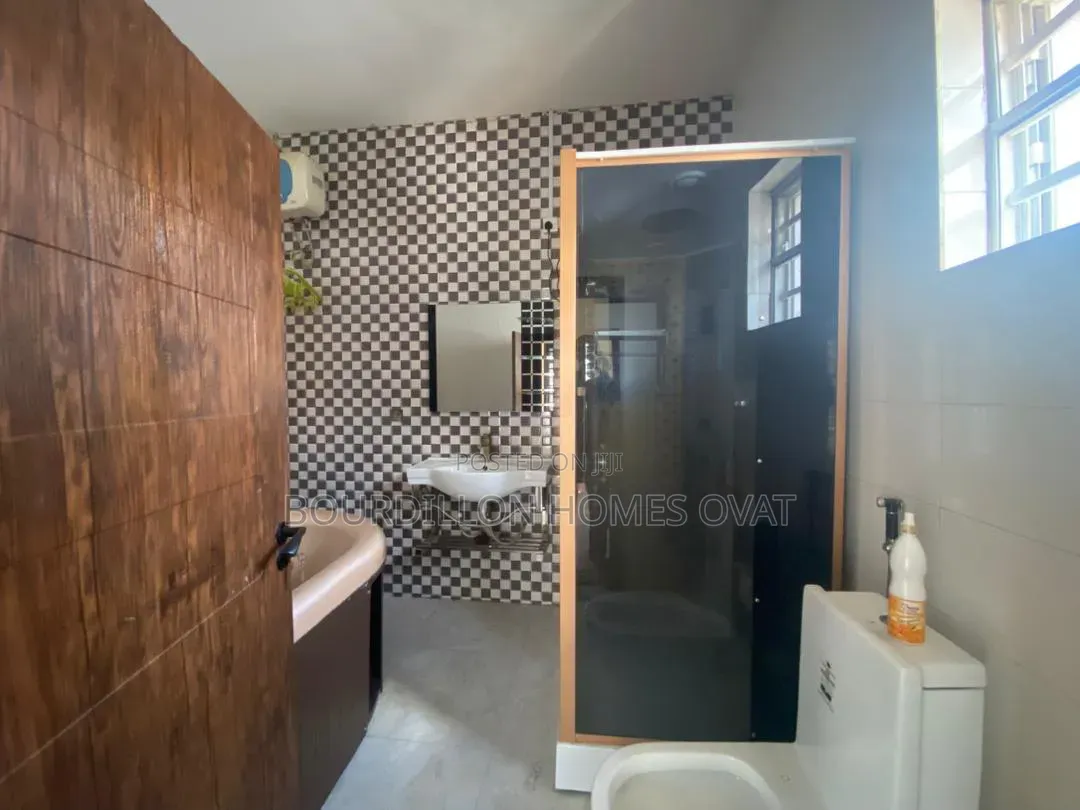 5bdrm Duplex in Ikota Villa Estate for rent in Ikota