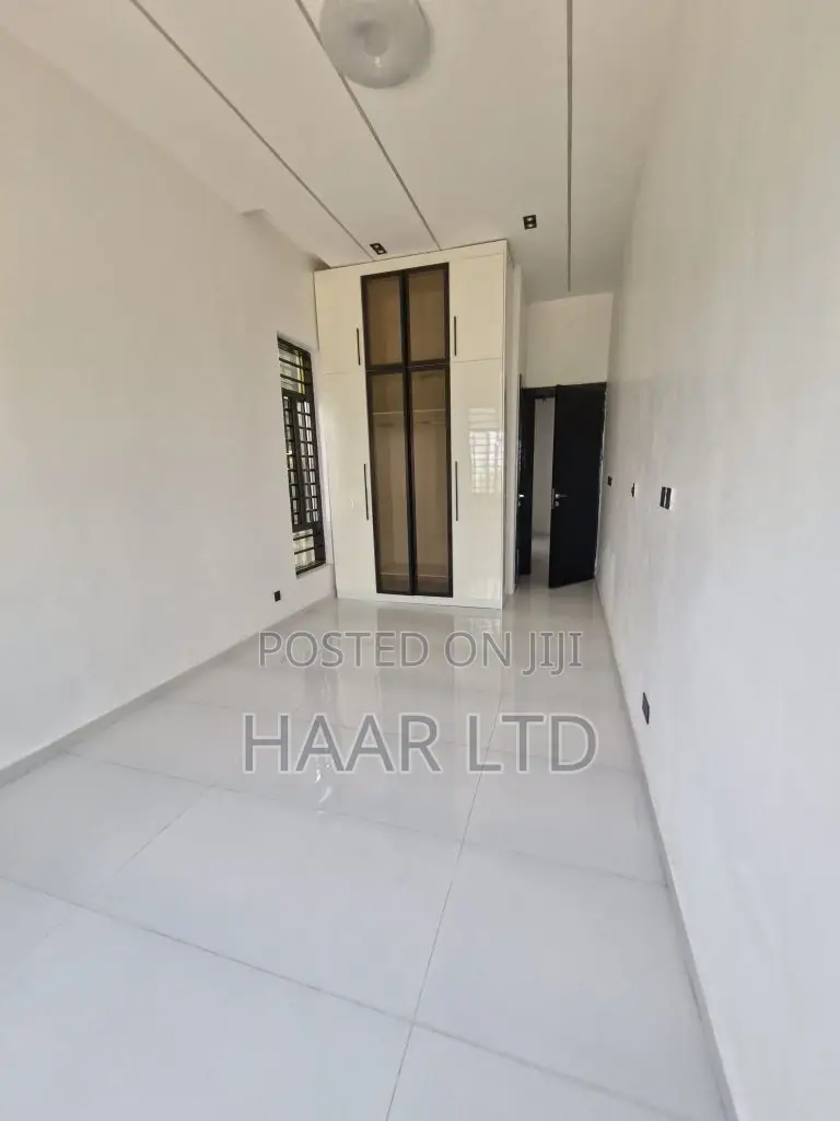 5bdrm Duplex in Chevron for sale in Chevron