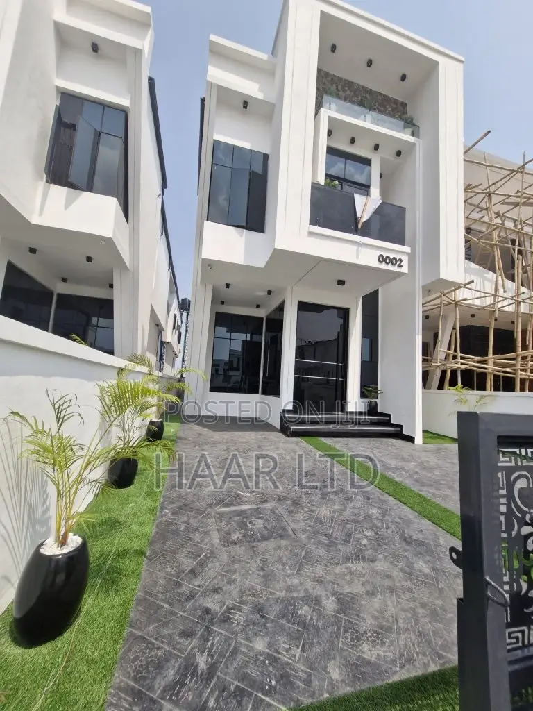 5bdrm Duplex in Chevron for sale in Chevron