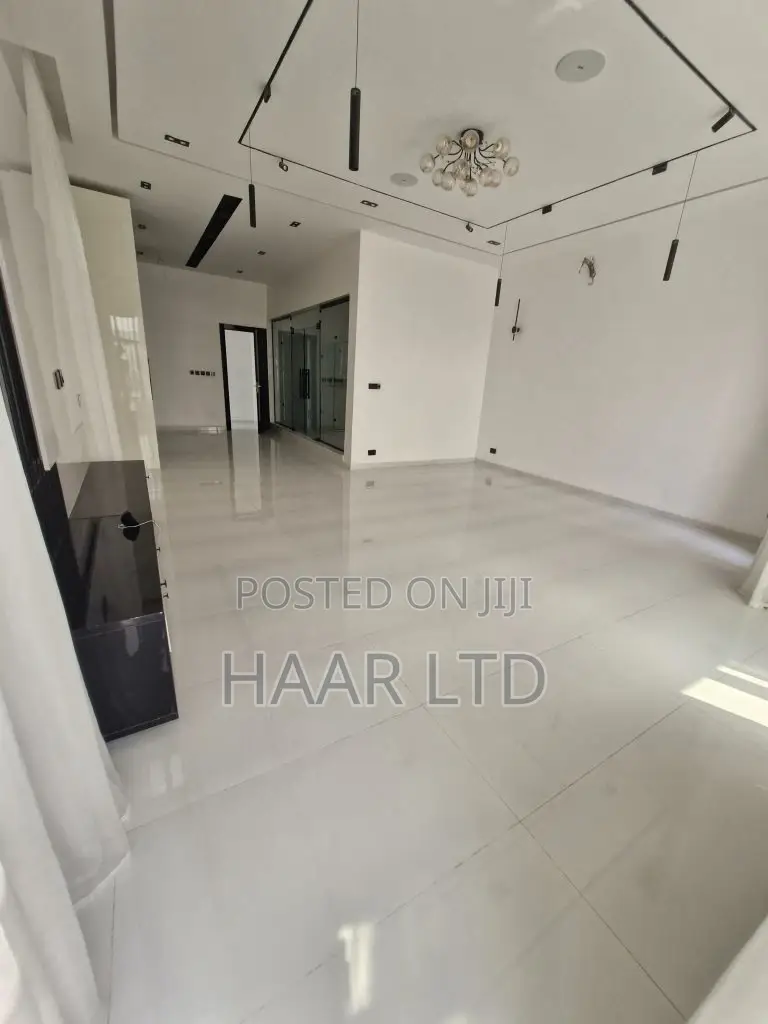 5bdrm Duplex in Chevron for sale in Chevron