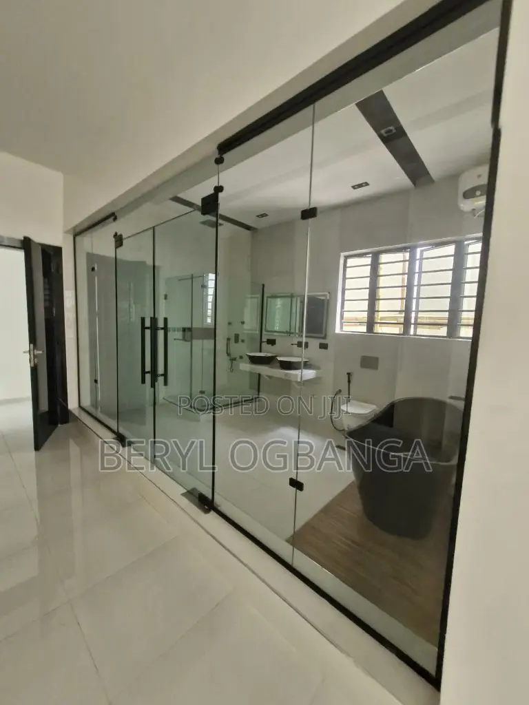 5bdrm Duplex in Chevron for sale in Chevron