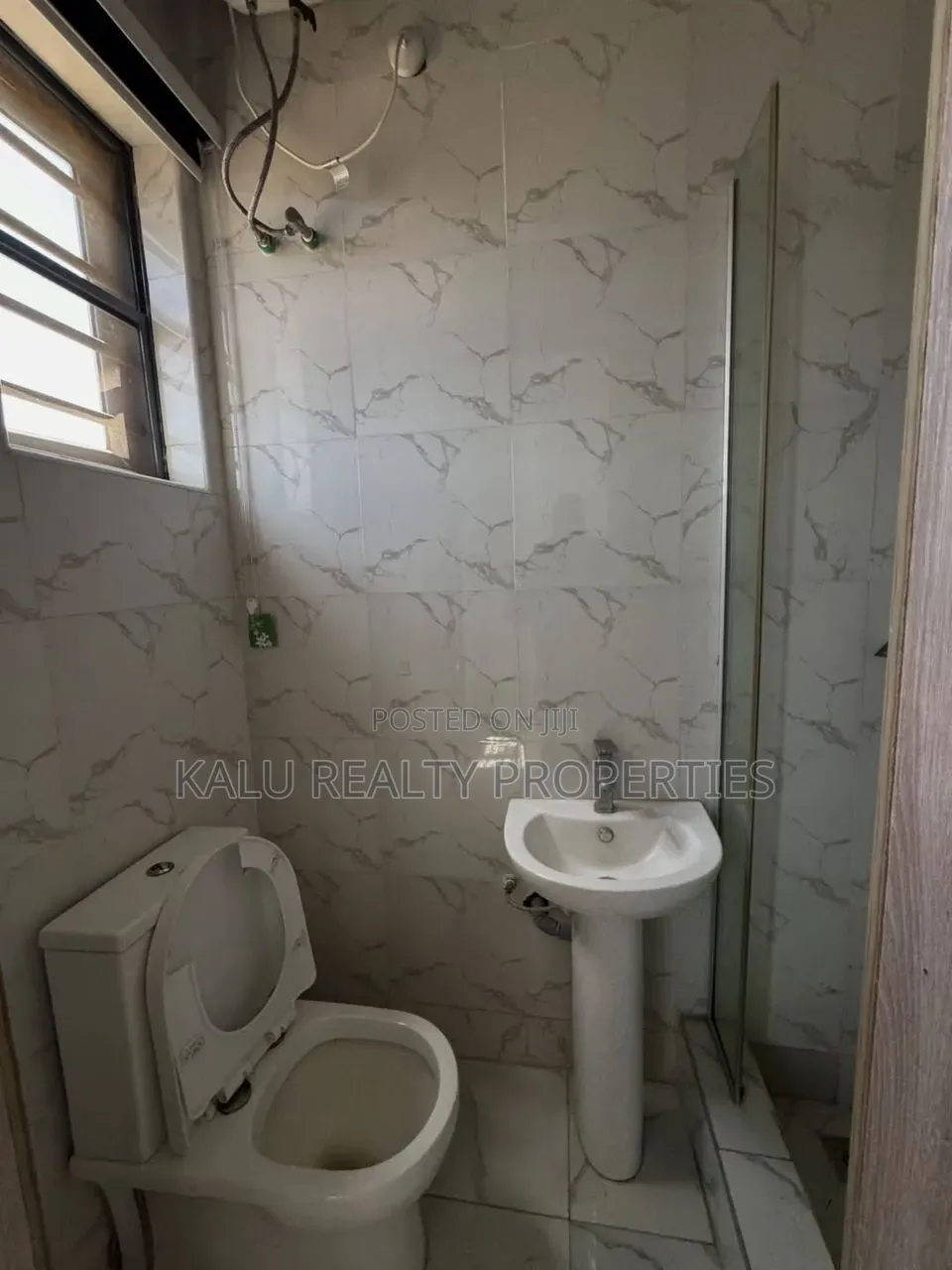 4bdrm Duplex in Idado for rent in Idado