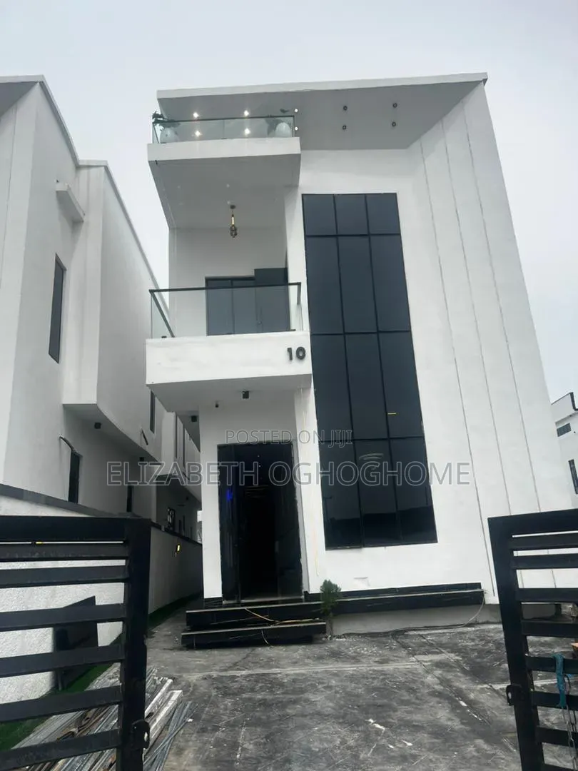 5bdrm Duplex in Chevron for sale in Chevron