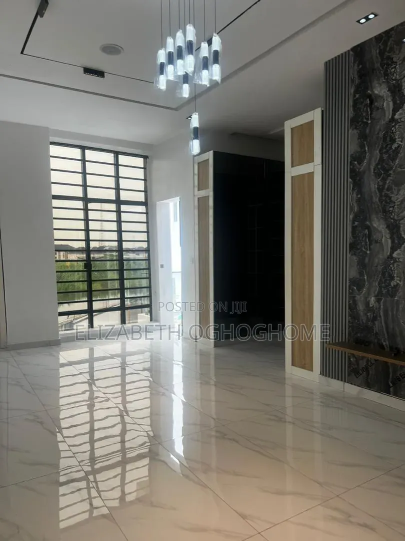 5bdrm Duplex in Chevron for sale in Chevron