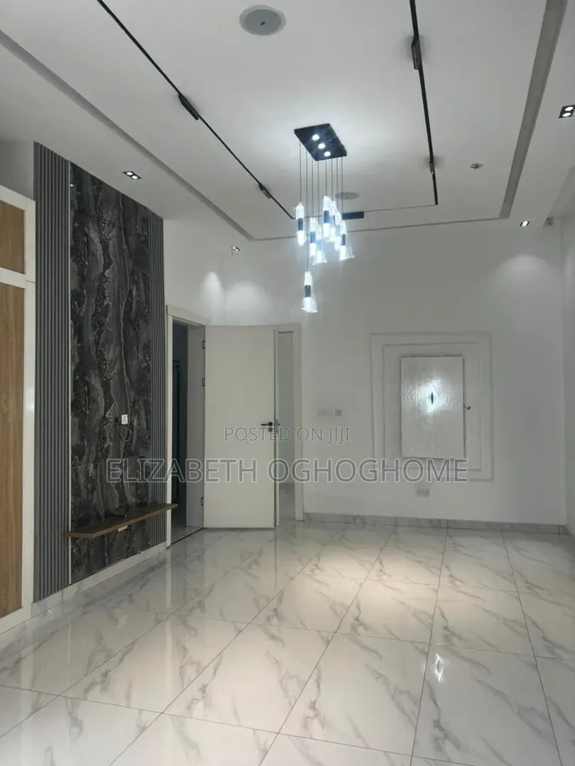 5bdrm Duplex in Chevron for sale in Chevron