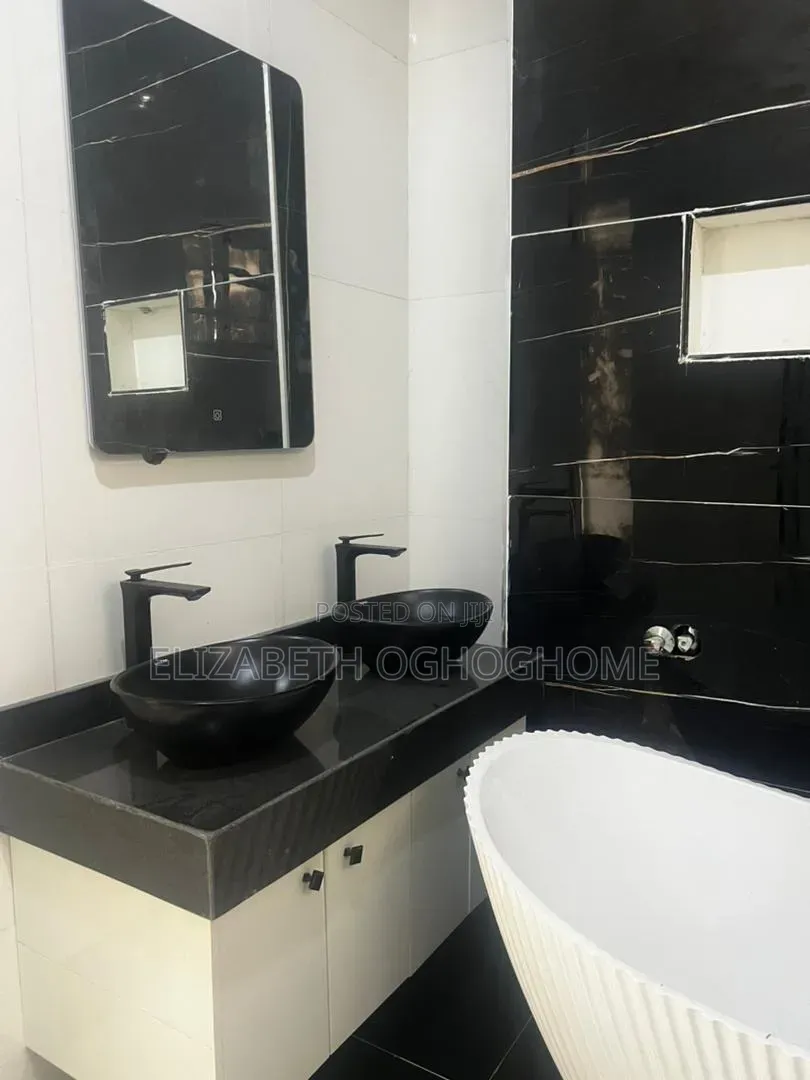 5bdrm Duplex in Chevron for sale in Chevron