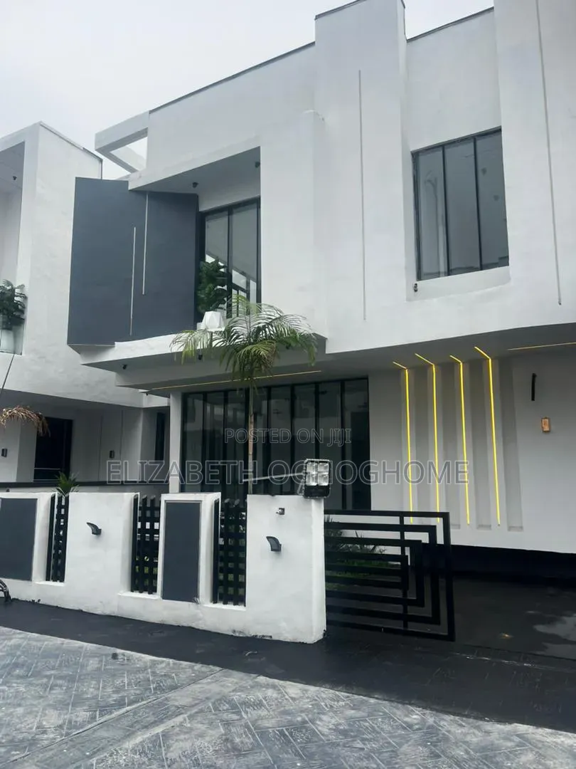 Furnished 5bdrm Duplex in Chevron for sale in Chevron