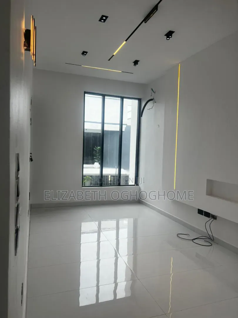 Furnished 5bdrm Duplex in Chevron for sale in Chevron
