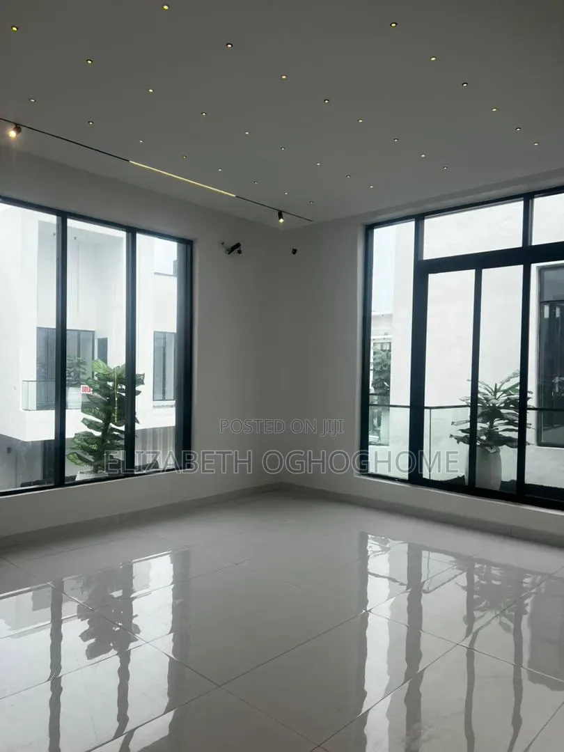 Furnished 5bdrm Duplex in Chevron for sale in Chevron