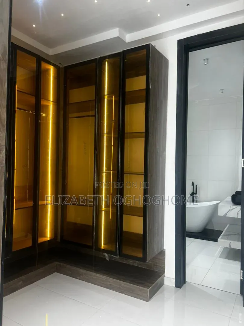 Furnished 5bdrm Duplex in Chevron for sale in Chevron