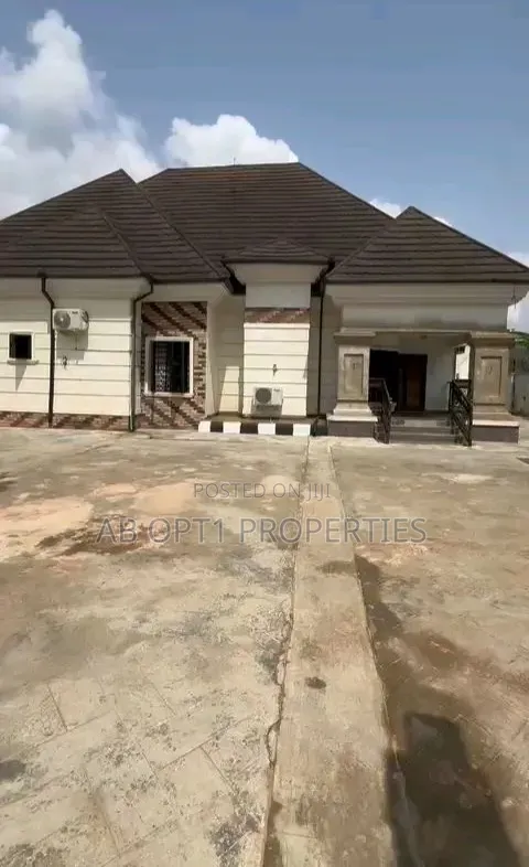 4bdrm Bungalow in Amagba, Gra, Benin City for sale in Benin City