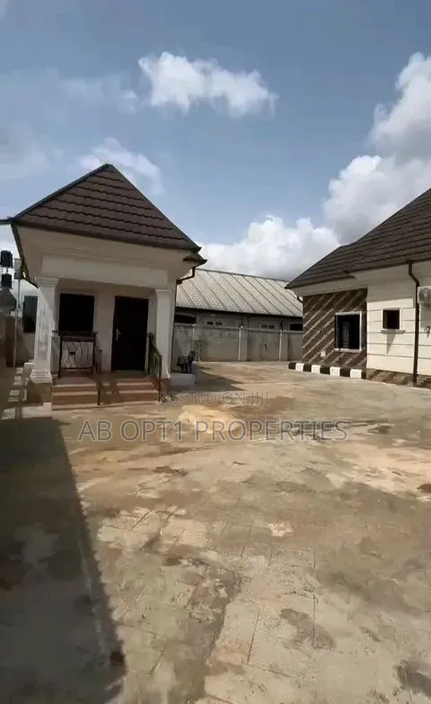 4bdrm Bungalow in Amagba, Gra, Benin City for sale in Benin City