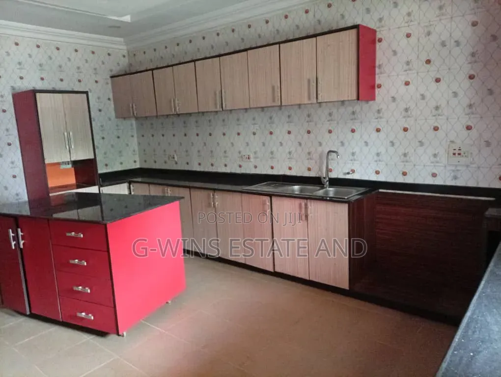 5bdrm Bungalow in Irhirhi Off Airport, Benin City for sale in Benin City