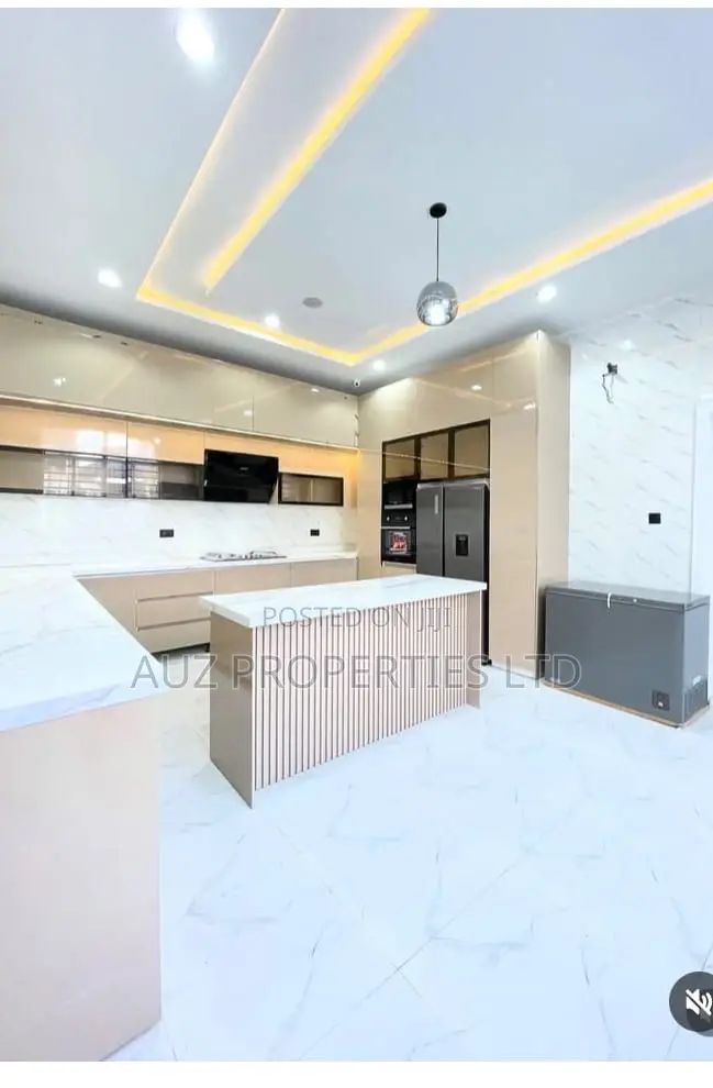 5bdrm Duplex in Ikota for sale in Ikota