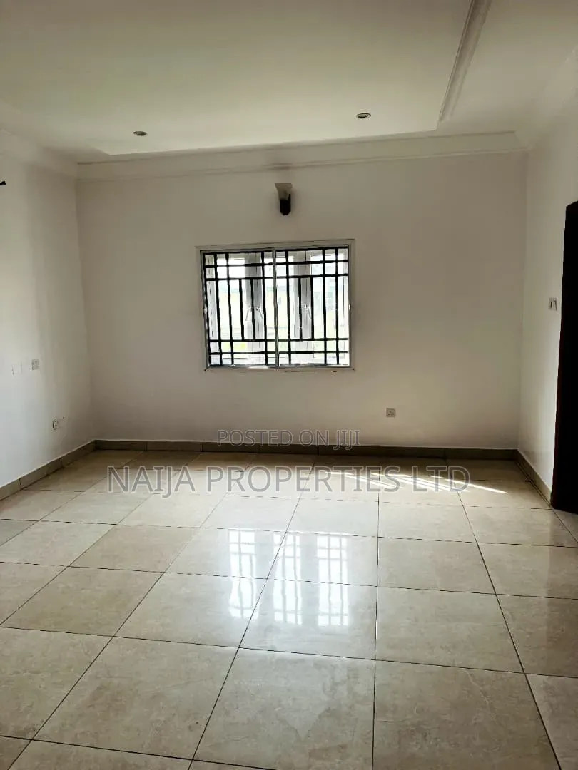 6bdrm Duplex in Igboefon for rent in Igbo-efon