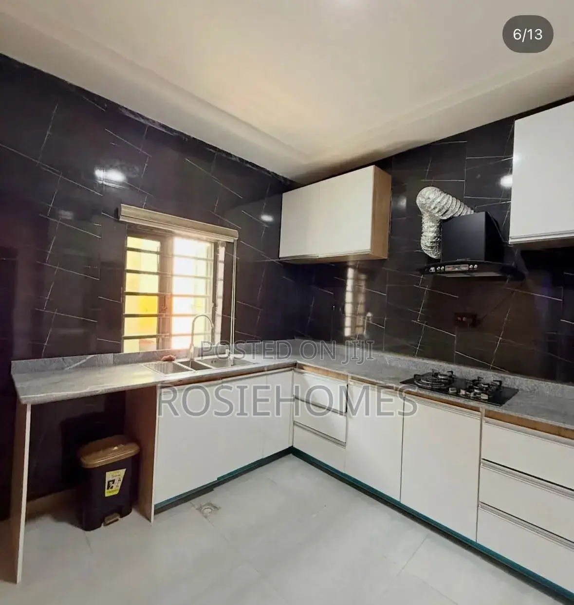 Furnished 1bdrm Block of Flats in View Estate, Ado / Ajah for sale in Ado / Ajah
