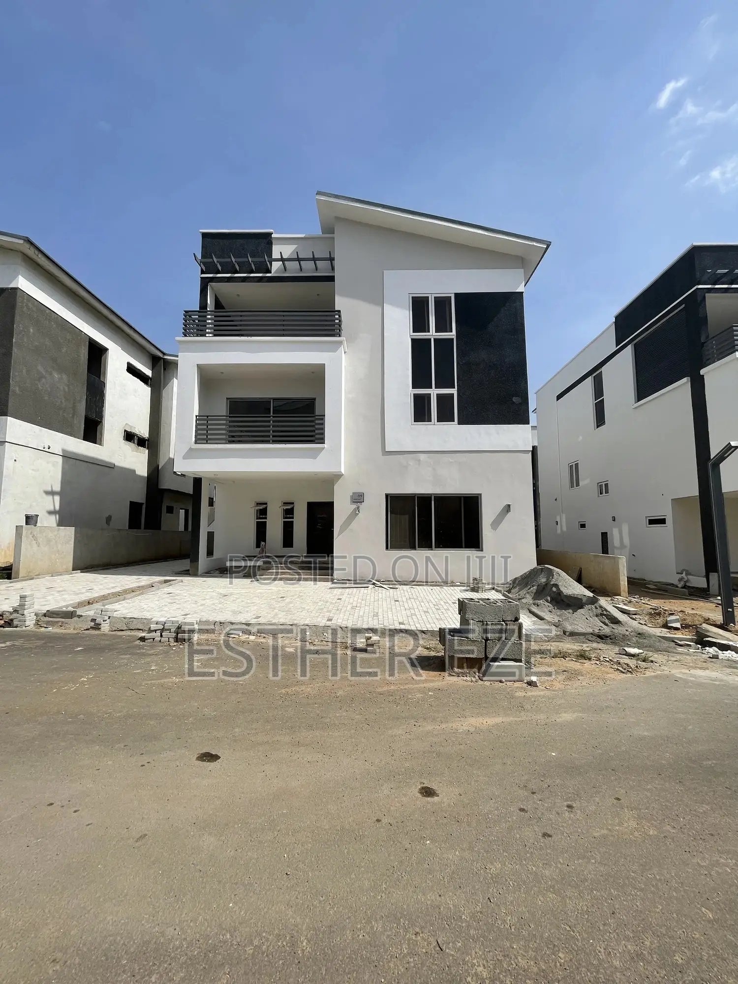 5bdrm Duplex in Bali Island, Life Camp for sale in Life Camp