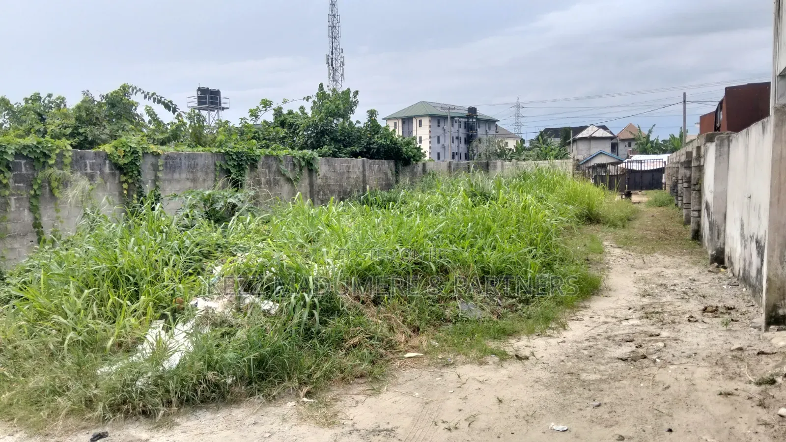 For Sale : Fenced 100% Dried Plot at Cedarwood Gardens Estate, Ph in Rukpokwu