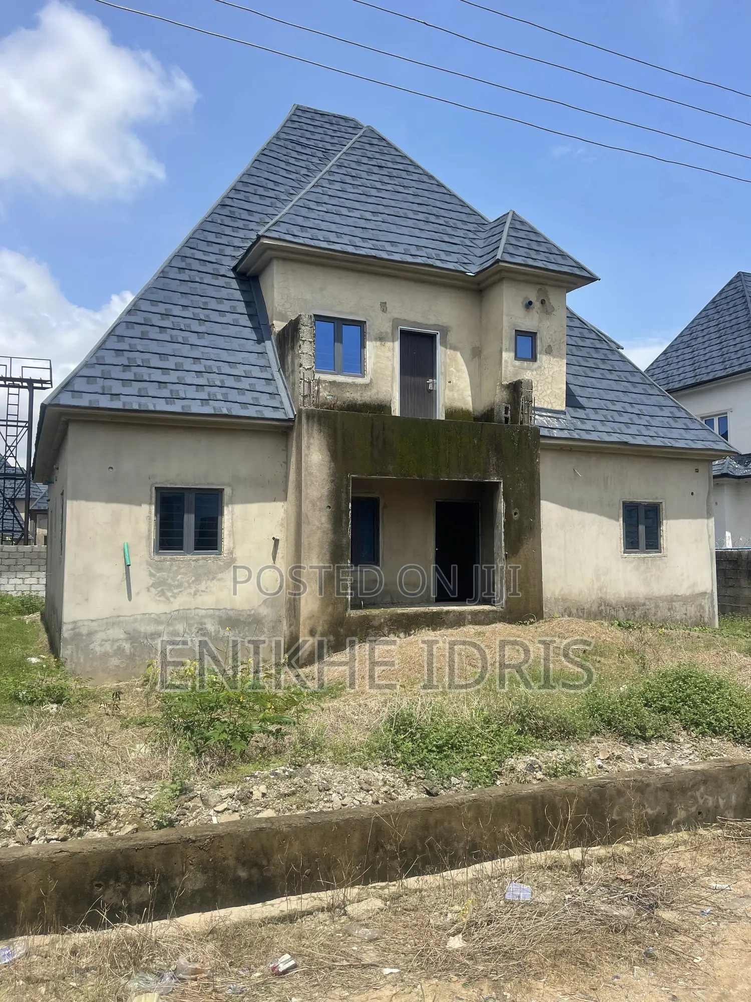 4bdrm Penthouse in Stable, Sabon Lugbe for sale in Sabon Lugbe