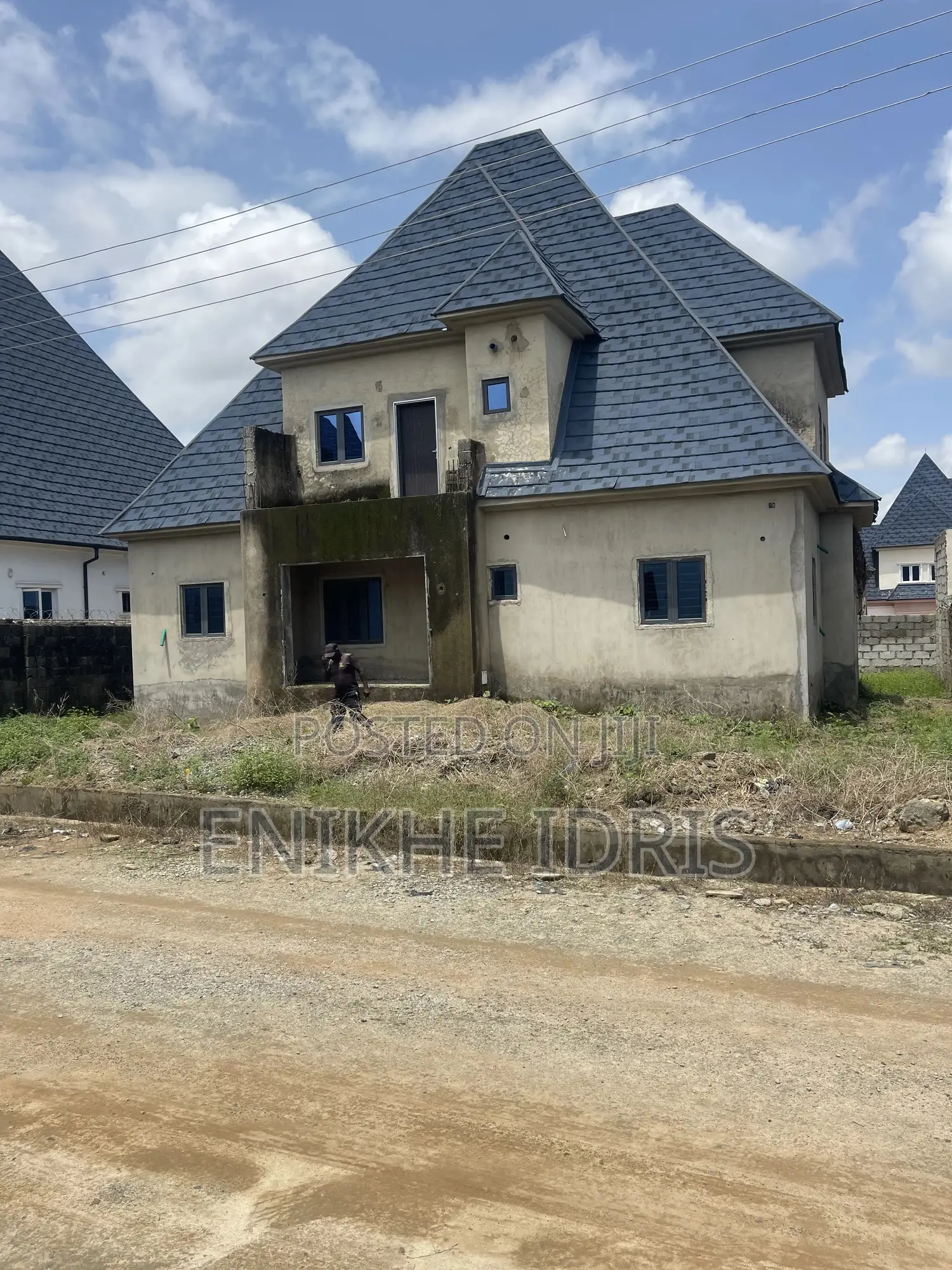 4bdrm Penthouse in Stable, Sabon Lugbe for sale in Sabon Lugbe