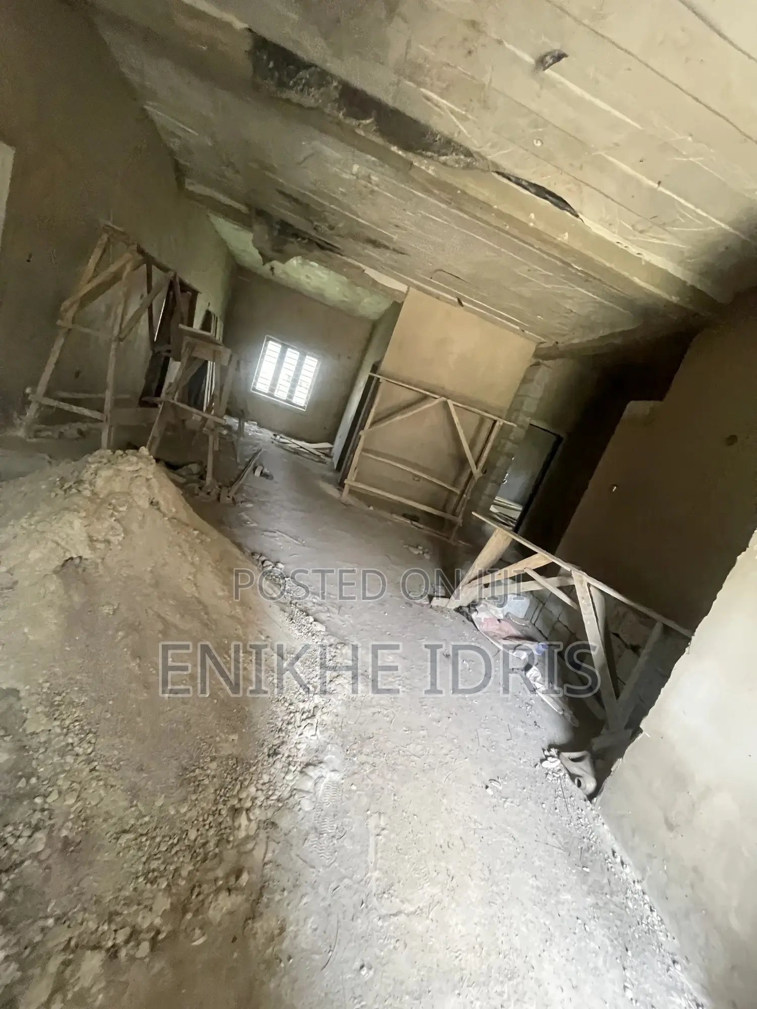 4bdrm Penthouse in Stable, Sabon Lugbe for sale in Sabon Lugbe