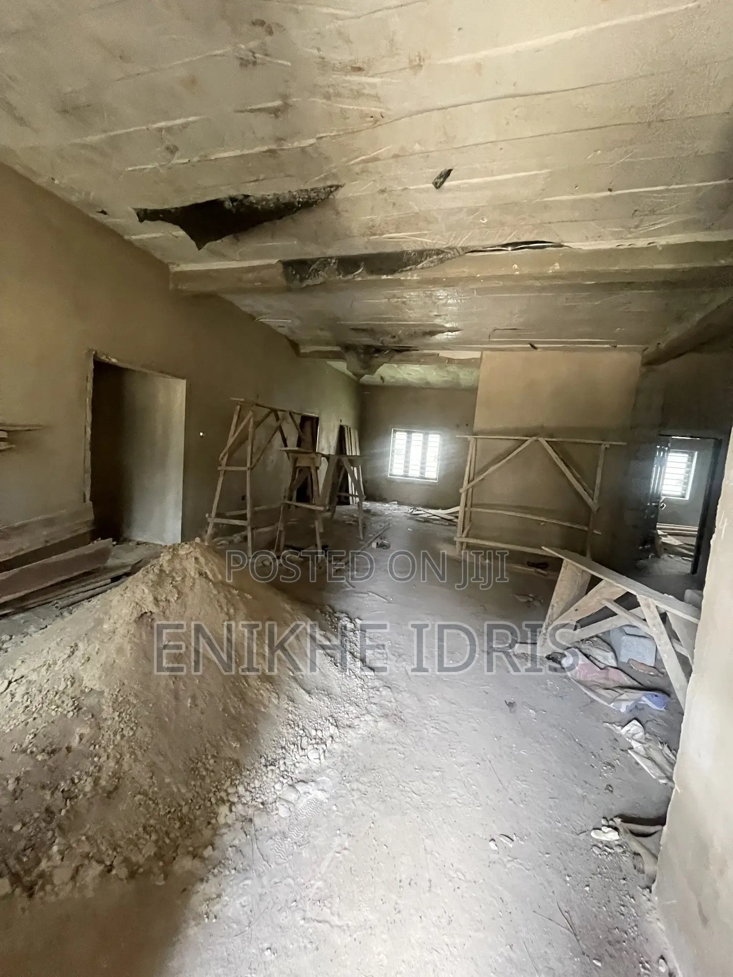 4bdrm Penthouse in Stable, Sabon Lugbe for sale in Sabon Lugbe
