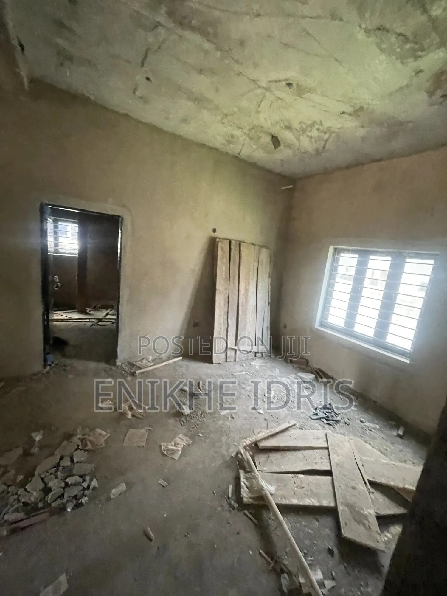 4bdrm Penthouse in Stable, Sabon Lugbe for sale in Sabon Lugbe