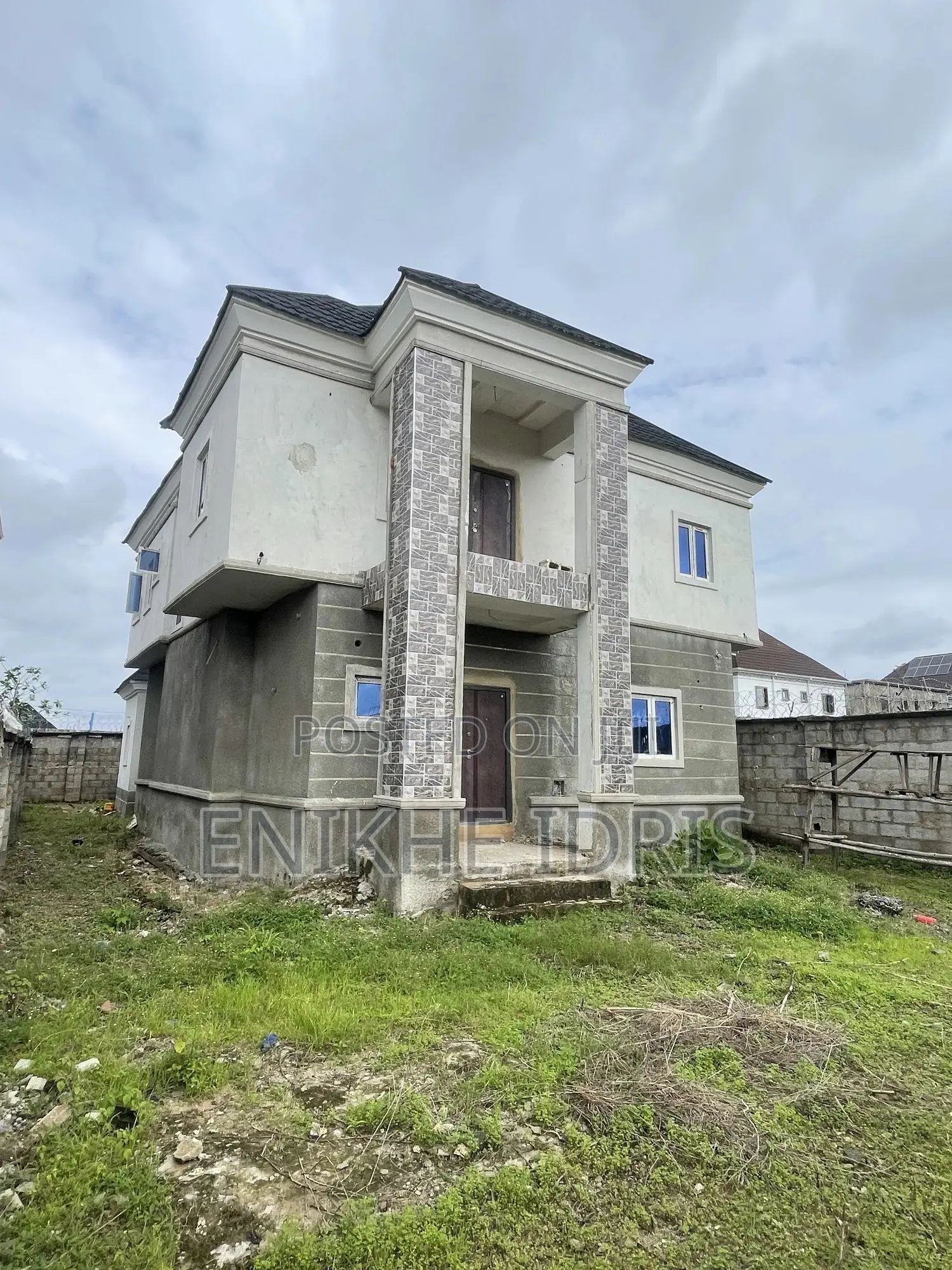 4bdrm Duplex in Coon Estate, Sabon Lugbe for sale in Sabon Lugbe