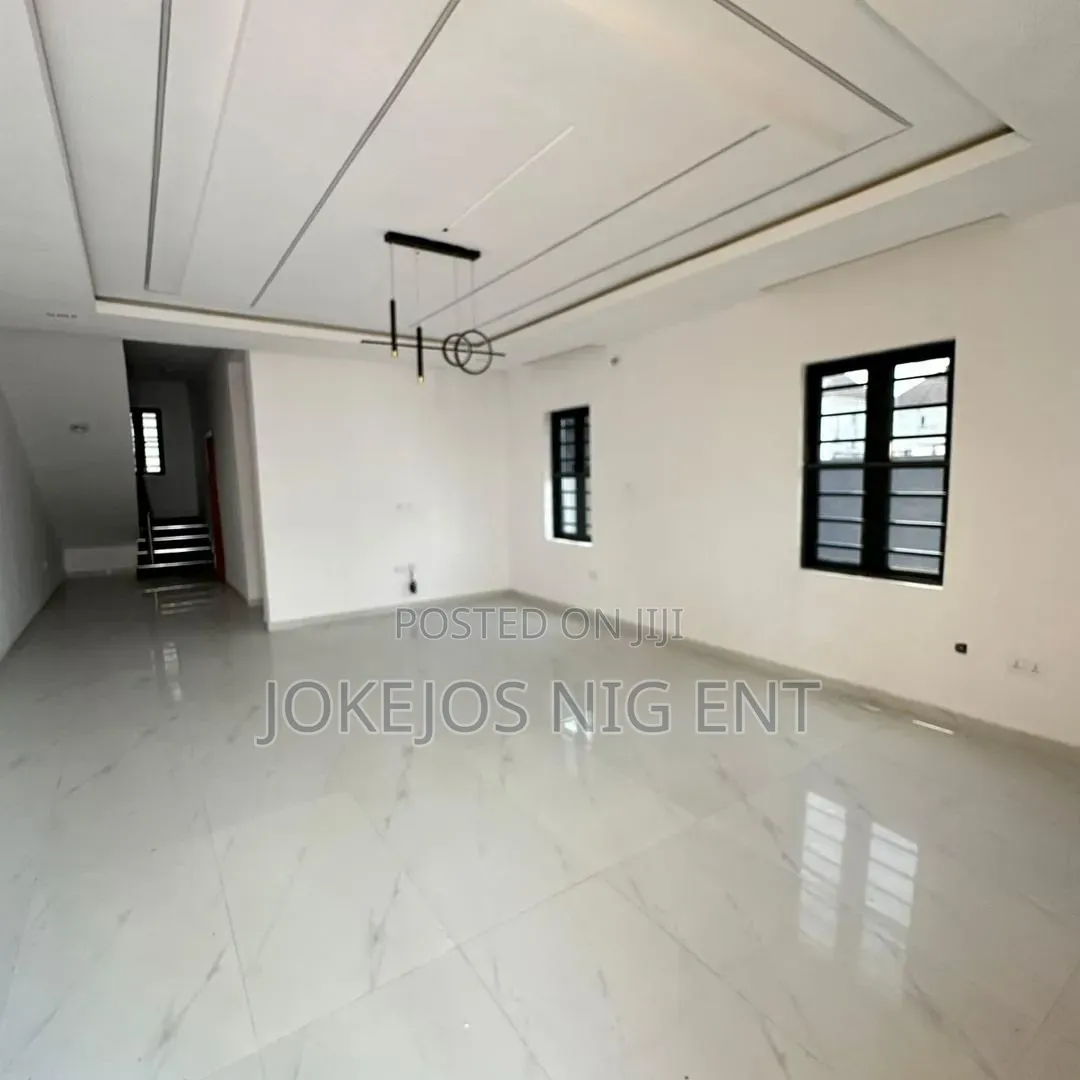 4bdrm Duplex in Chevron for sale in Chevron