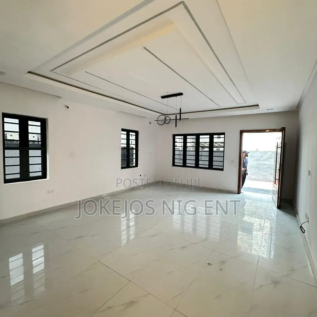 4bdrm Duplex in Chevron for sale in Chevron
