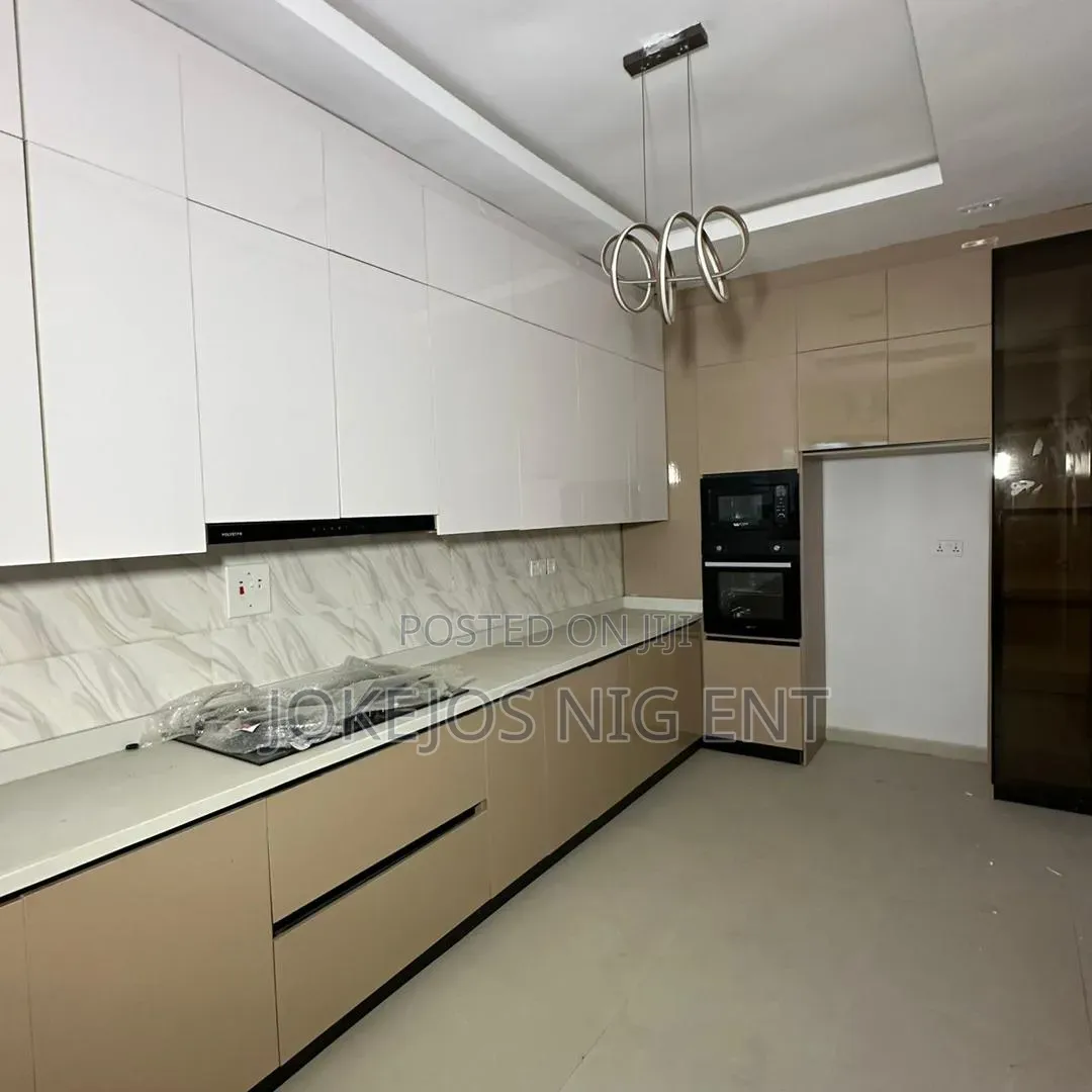 4bdrm Duplex in Chevron for sale in Chevron