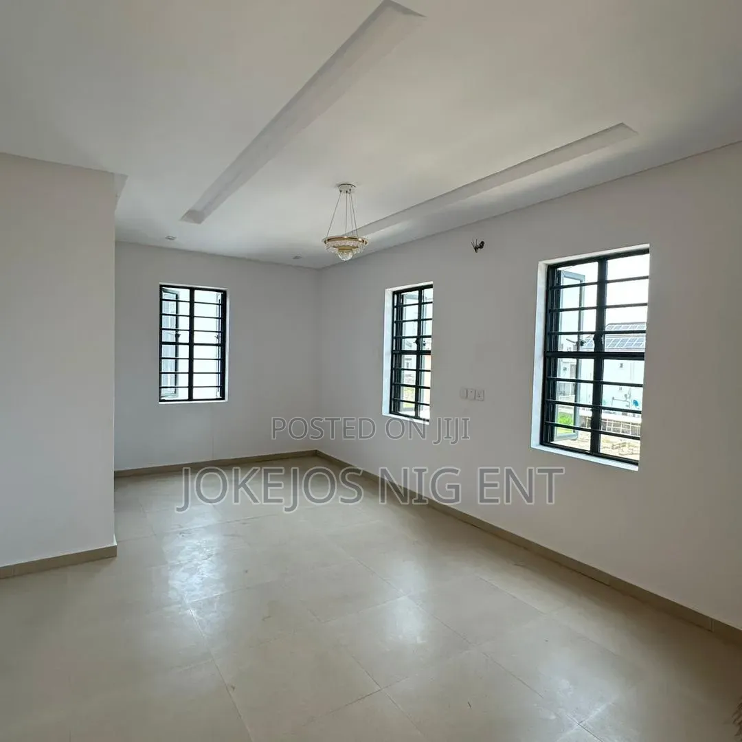 4bdrm Duplex in Chevron for sale in Chevron