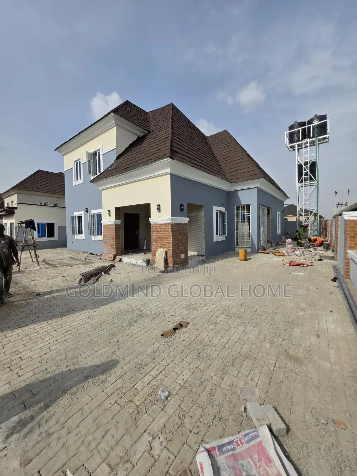 3bdrm Penthouse in Lugbe District. for sale in Sabon Lugbe