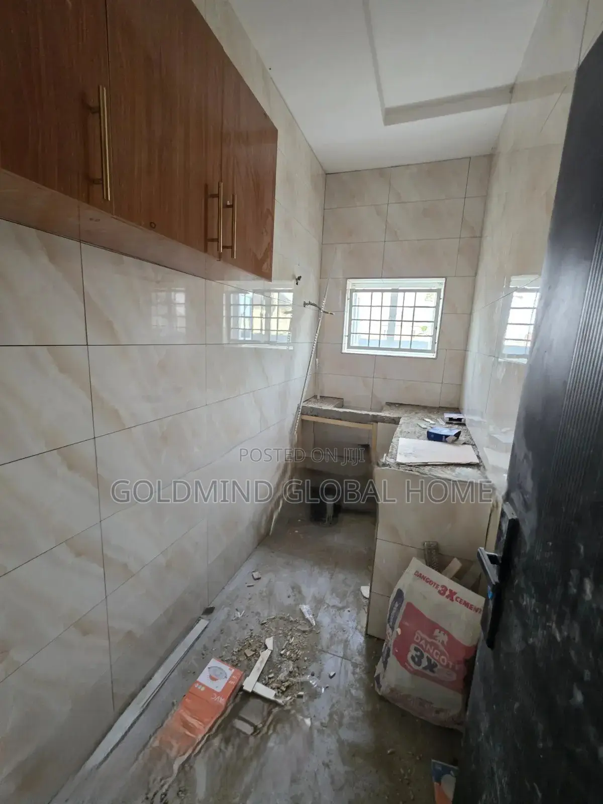 3bdrm Penthouse in Lugbe District. for sale in Sabon Lugbe
