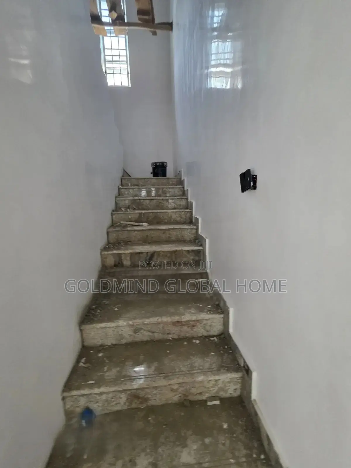 3bdrm Penthouse in Lugbe District. for sale in Sabon Lugbe