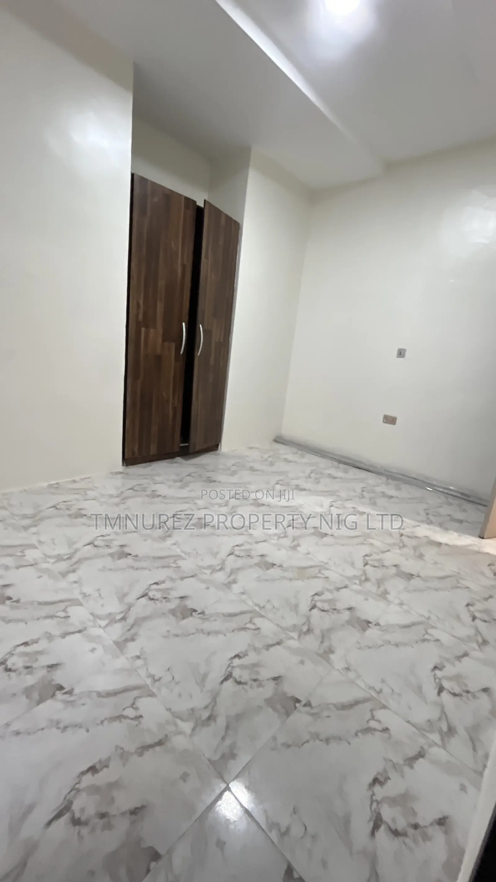 5bdrm Duplex in Chevron for rent in Chevron