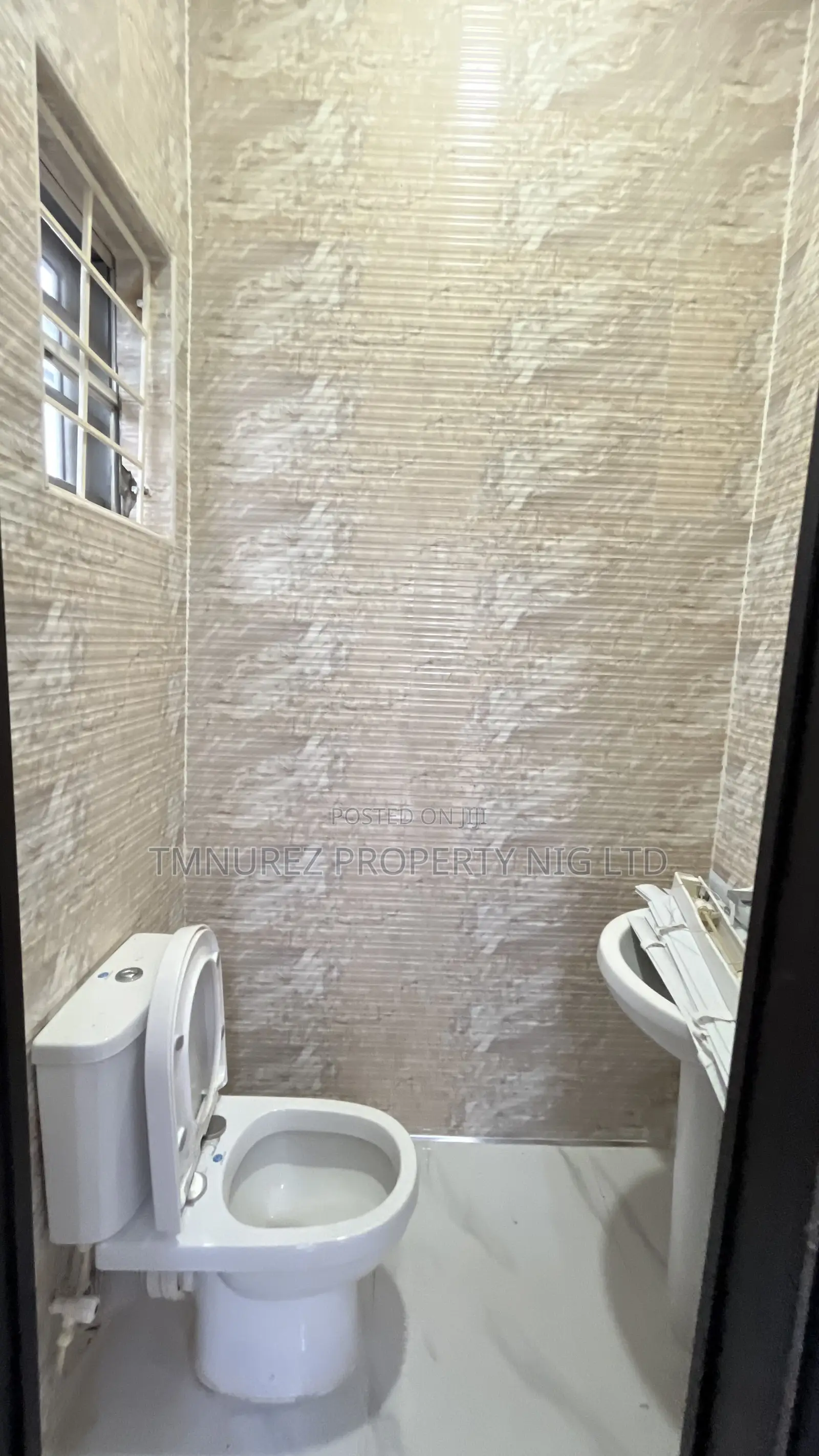5bdrm Duplex in Chevron for rent in Chevron